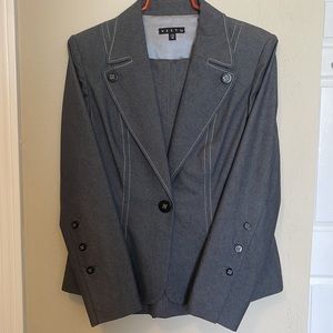 🧥👖 NWOT Vesti Gray & Silver Pantsuit - Size 10